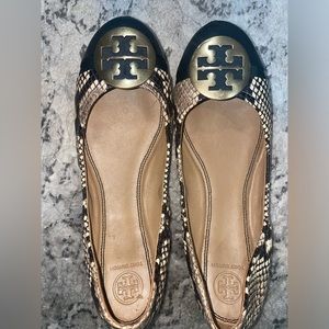 Minnie Cap-Toe Ballet Flat, Embossed Leather in Warm Roccia/Perfect Black size 9